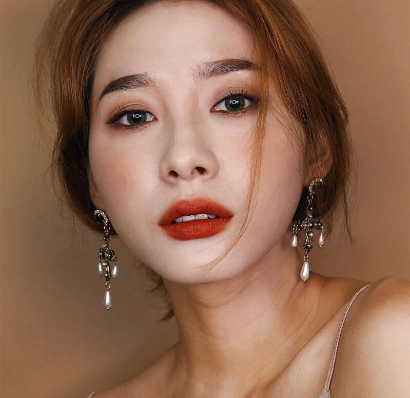 Phun môi màu cam cháy – Kiến tạo sắc môi tươi trẻ và cuốn hút 3 phun moi mau cam chay 3 e1757835384165