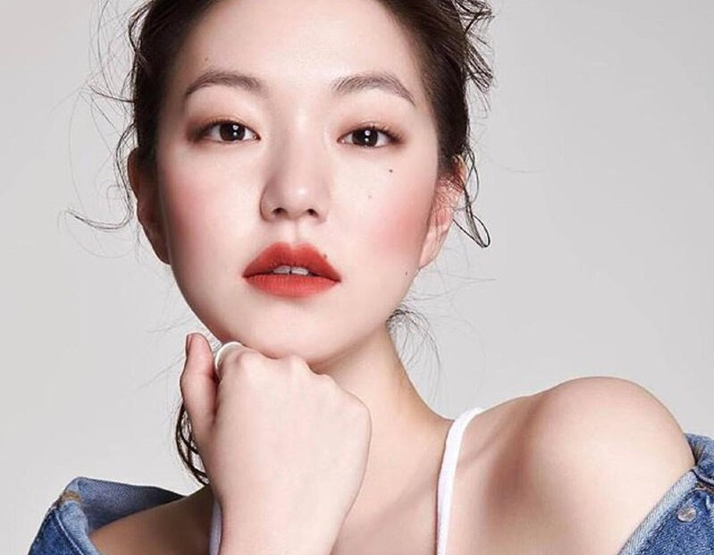 Phun môi màu cam cháy – Kiến tạo sắc môi tươi trẻ và cuốn hút 5 phun moi mau cam chay 6 e1757835480139