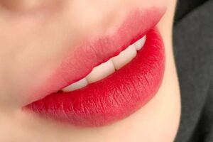 Phun môi màu đỏ cherry: màu môi làm sáng gương mặt tức thì 2 phun moi mau do cherry 1