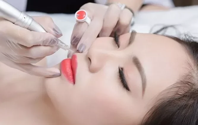 Phun môi màu hồng cam sữa – Tone màu hot năm 2025 1 phun moi mau hong cam sua 1 e1758253291716