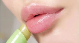 Top sai lầm khiến phun môi lên màu xấu - bạn có đang mắc phải? 2 phun moi mau nao dep cho tuoi 30 12 68464cd1d0128 e1757591748460