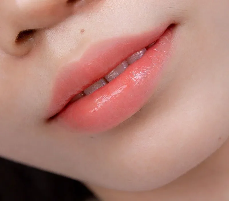 Môi dày nên phun màu gì? Kinh nghiệm lựa chọn màu môi hợp 3 phun moi mau nao dep cho tuoi 30 6 68464cc88305e e1757591825524