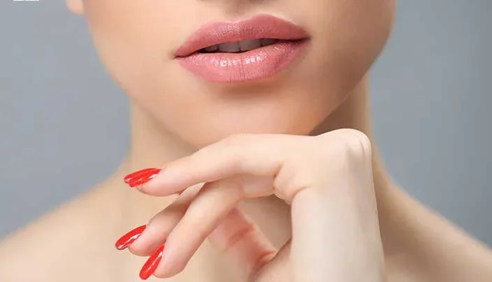 Phun môi màu nude tạo sắc môi nhẹ nhàng và xu hướng 1 phun moi mau nude 1 e1758255116545
