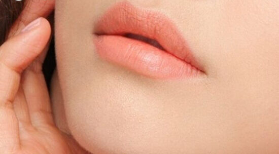 Phun môi màu nude – Xu hướng môi đẹp 2025 3 phun moi mau nude 2 768x576 1 e1757850562410
