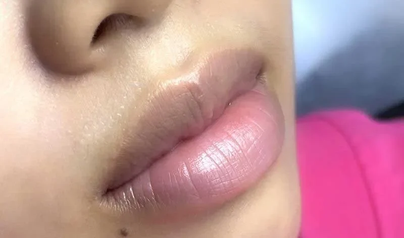 Phun môi màu nude tạo sắc môi nhẹ nhàng và xu hướng 3 phun moi mau nude 3 e1758255198797