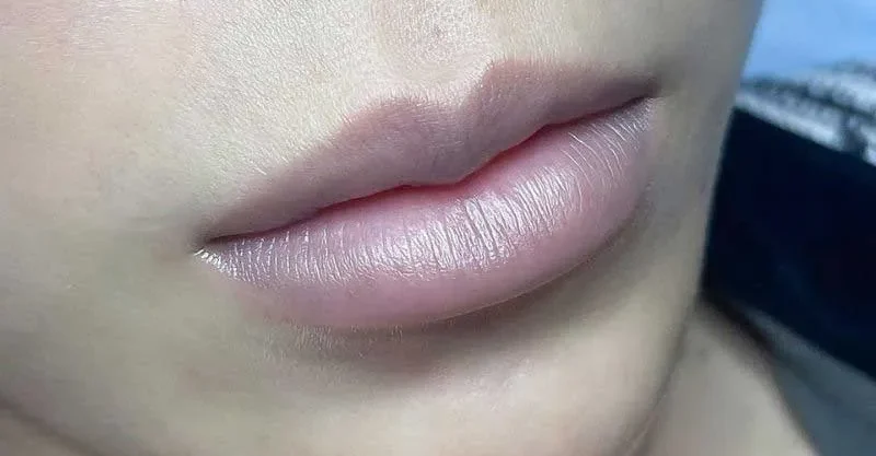 Phun môi màu nude tạo sắc môi nhẹ nhàng và xu hướng 4 phun moi mau nude 4 e1758255274534