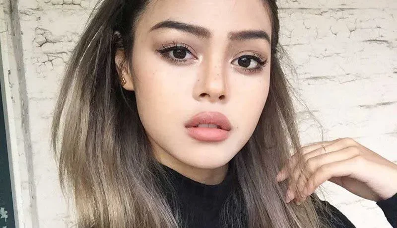 Phun môi màu nude tạo sắc môi nhẹ nhàng và xu hướng 8 phun moi mau nude 6 e1758255479328