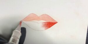 Phun môi trên da giả