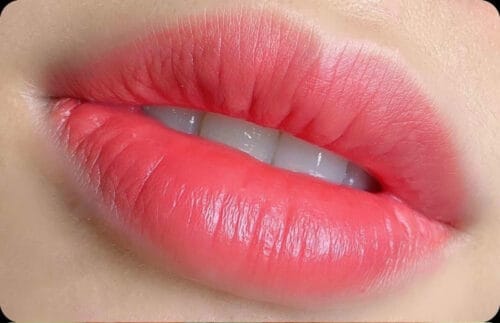 Uống thuốc gì cho môi lên màu đẹp