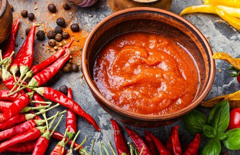 Phun môi ăn tương ớt có được không? Kiêng ăn cay bao lâu? 1 phun moi xong co duoc an tuong ot khong 1 6731678d1a226 e1757669624957
