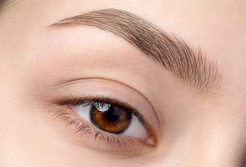 Điêu khắc chân mày có bị xanh không? Nguyên nhân & Cách khắc phục 1 phun theu long may dep