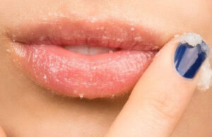 Phun môi và tẩy da chết môi – nên thực hiện cách nhau bao lâu?
