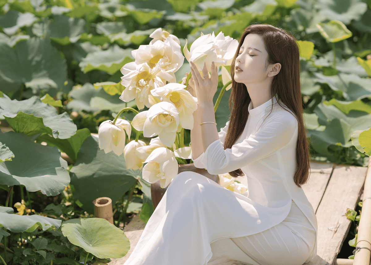 Lông mày rủ xuống là gì? Ý nghĩa lông mày cụp ở nam và nữ 4 tao dang voi ao dai 1