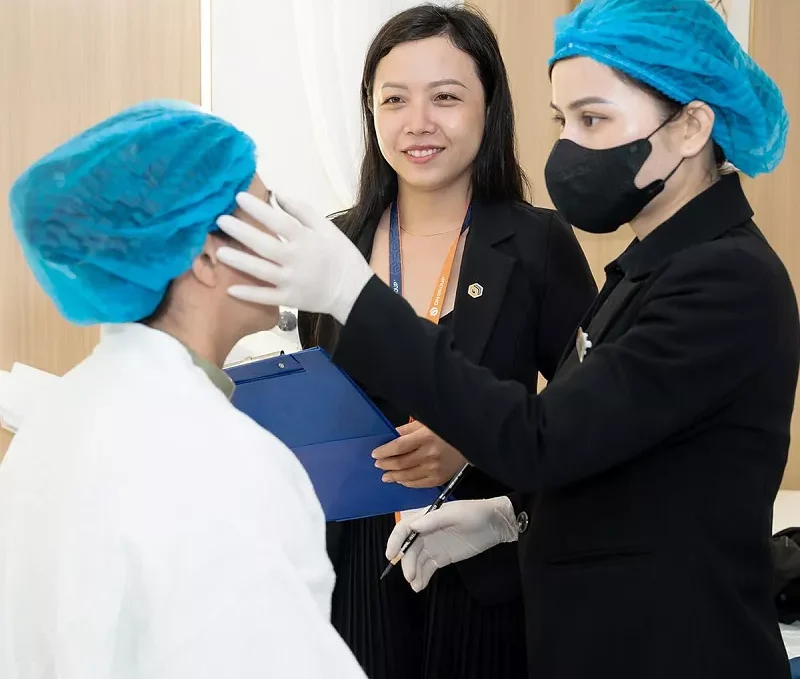 Thêu chân mày là gì? Các phương pháp phun thêu thịnh hành 11 theu chan may 9 e1758975255245