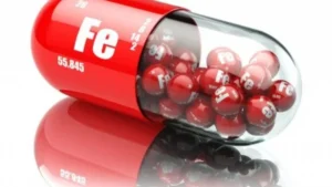 Phun môi xong uống sắt