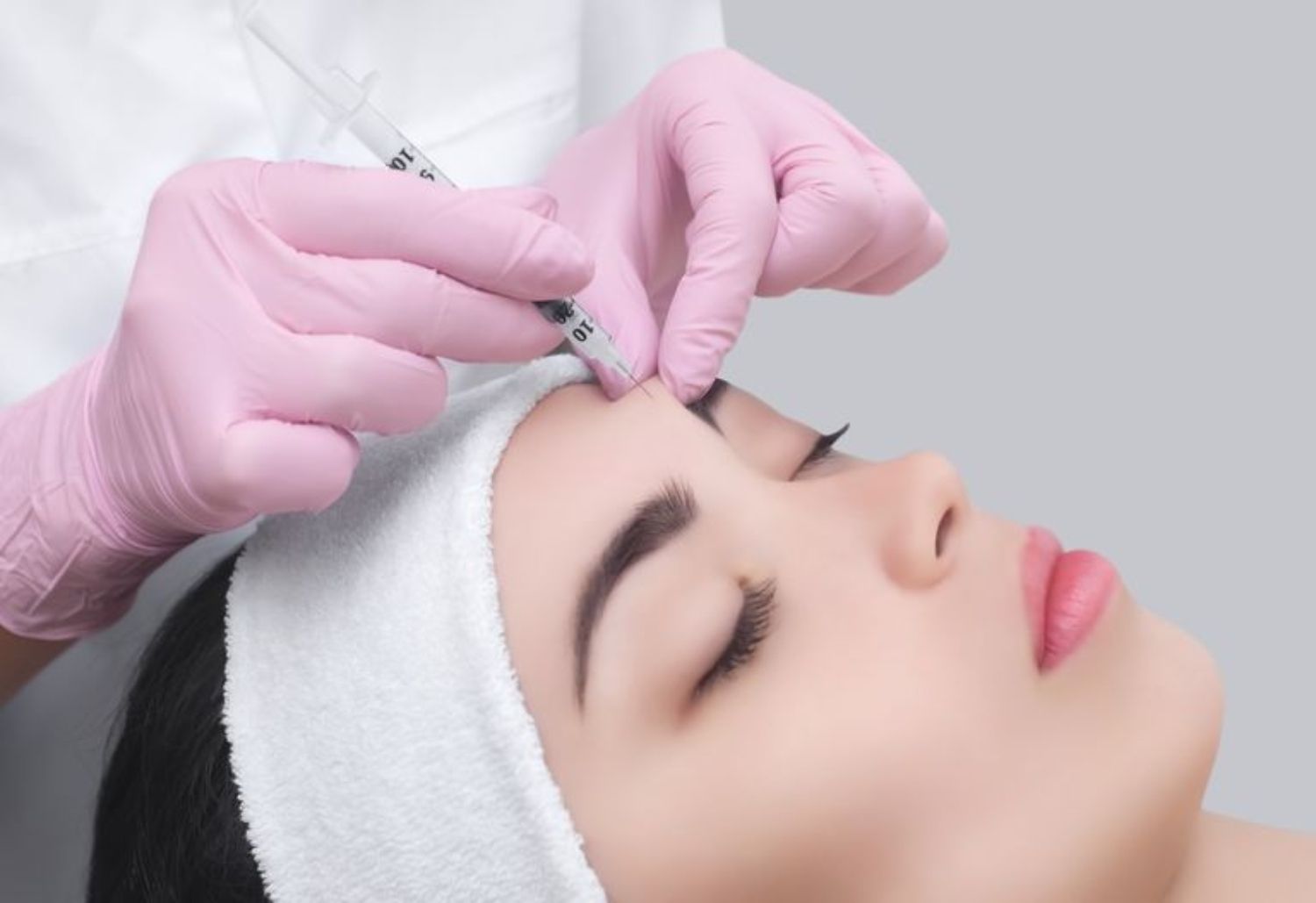 Tiêm filler vùng trán: Xóa bỏ nếp nhăn, rãnh nhăn trên vùng trán, bí quyết trẻ hóa da mặt hiệu quả 1 tiem botox 1