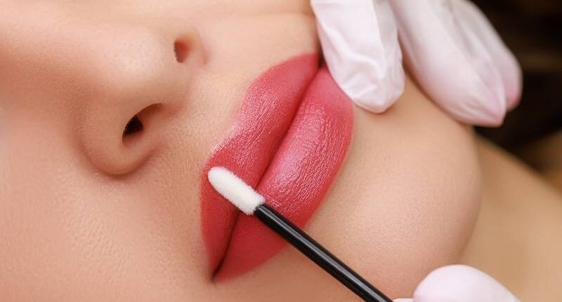 Tiêm filler bao lâu thì phun môi được? Có ảnh hưởng gì không? 3 tiem filler bao lau thi phun moi duoc 5 67491c841bee2 e1757659824811