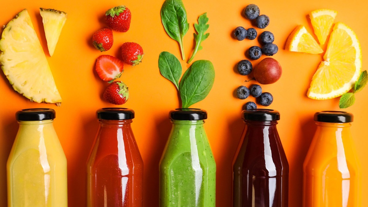 Xăm môi uống gì cho lên màu đẹp? 12 loại nước ép tốt cho da môi