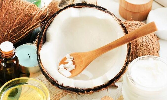 5 cách trị thâm môi với dầu dừa 8 tri tham moi bang dau dua 3 67357972ae86d e1757667596667