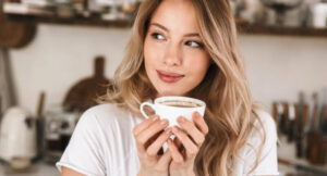 Uống cà phê sau phun môi: được không, bị hỏng màu không? 1 tri tham moi bang rau mui 8 665693237eeab e1757691715535