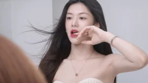 Điêu khắc chân mày nữ là gì?