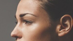 Xương lông mày nhô cao ở nam và nữ có ý nghĩa tốt hay xấu?