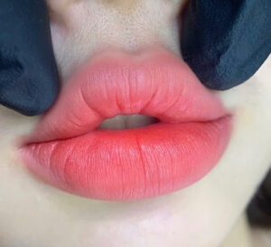 Phun môi có làm mất viền môi tự nhiên hay còn tùy kỹ thuật?