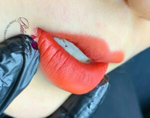 Da môi nhạy cảm có phun môi được không và rủi ro nằm ở đâu?