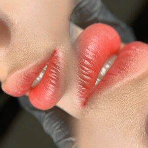 Phun môi lần đầu nên chọn màu theo da hay theo độ tuổi?