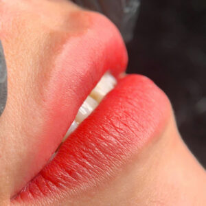 Vì sao có người phun môi 7 ngày đã xinh, người 2 tháng vẫn loang màu?