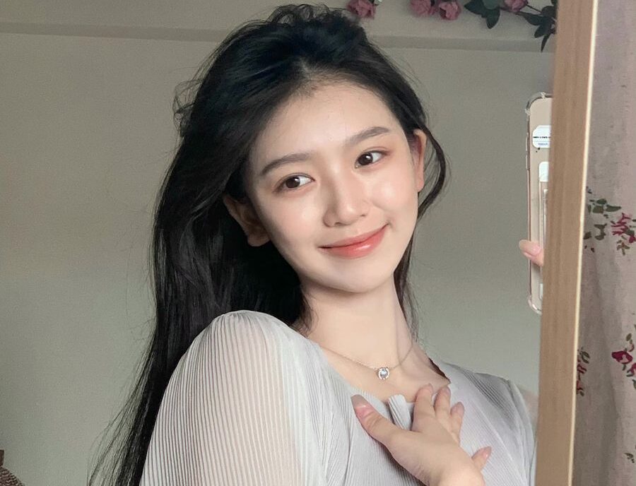 Trào lưu “no make-up but lips on”: phun môi tự nhiên cho cô nàng tối giản