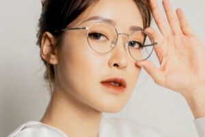 Phun mí dành cho người đeo kính cận