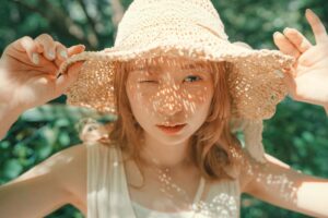 Tác hại ít biết của ánh nắng lên vùng mí mới phun