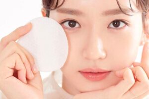 2 huong dan cach dung bong tay trang lau mat 3118fe0a10d844819de73874348905b1