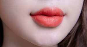 Xăm môi bong mấy lần? Màu sau bong có chuẩn không?