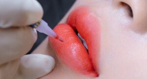 Phun môi nano có đau không? Chuyên gia giải đáp chi tiết nhất