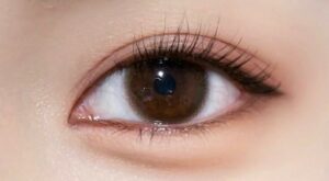 Kết hợp phun mí với uốn mi – thẩm mỹ hay thừa thãi?