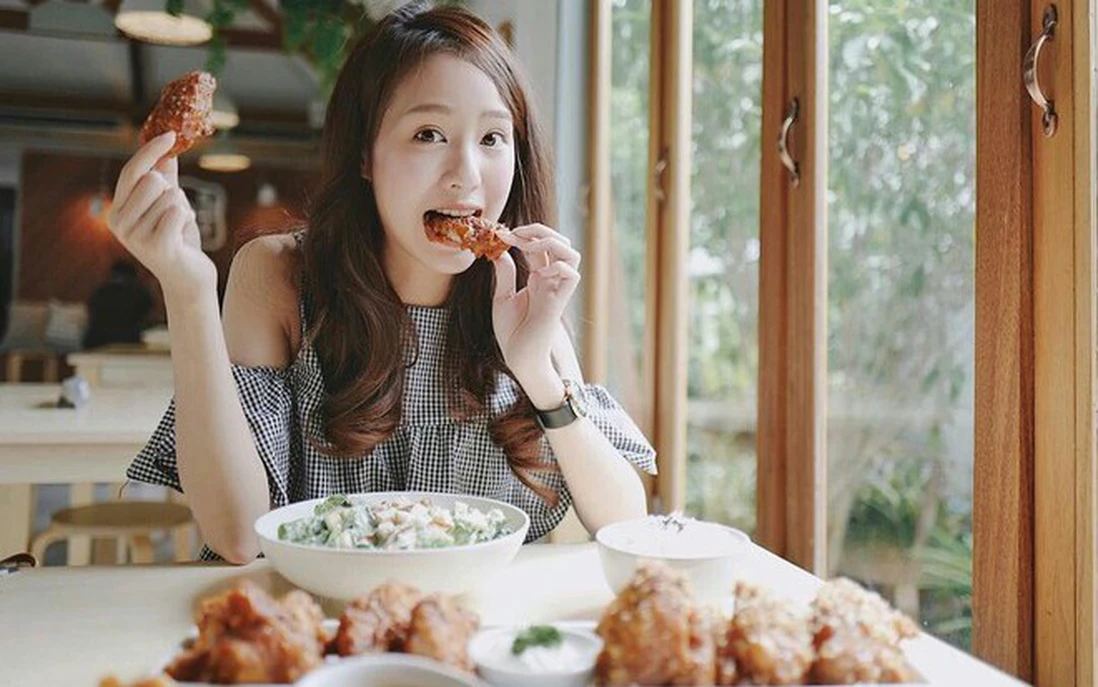 Ảnh hưởng của chế độ ăn đến độ bền màu mí