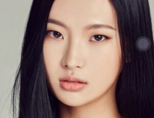 Mắt một mí có nên phun mí không?