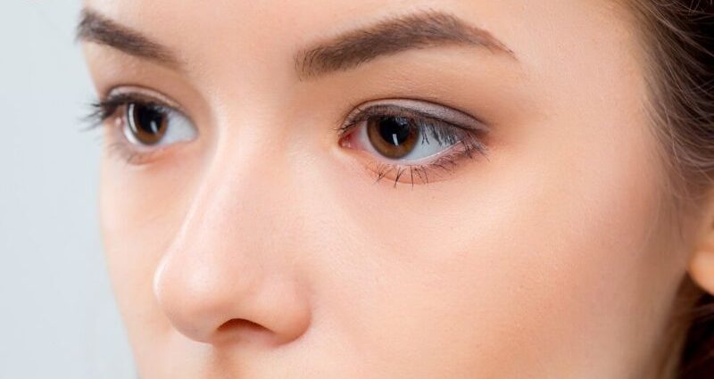Mắt sâu có nên phun mí hay chỉ cần kẻ eyeliner? 1 36 min e1760065092615