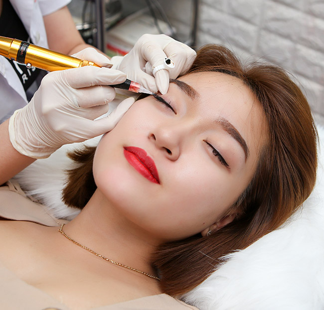 Phun mí nên đi cùng phun môi hay nối mi để đẹp nhất?