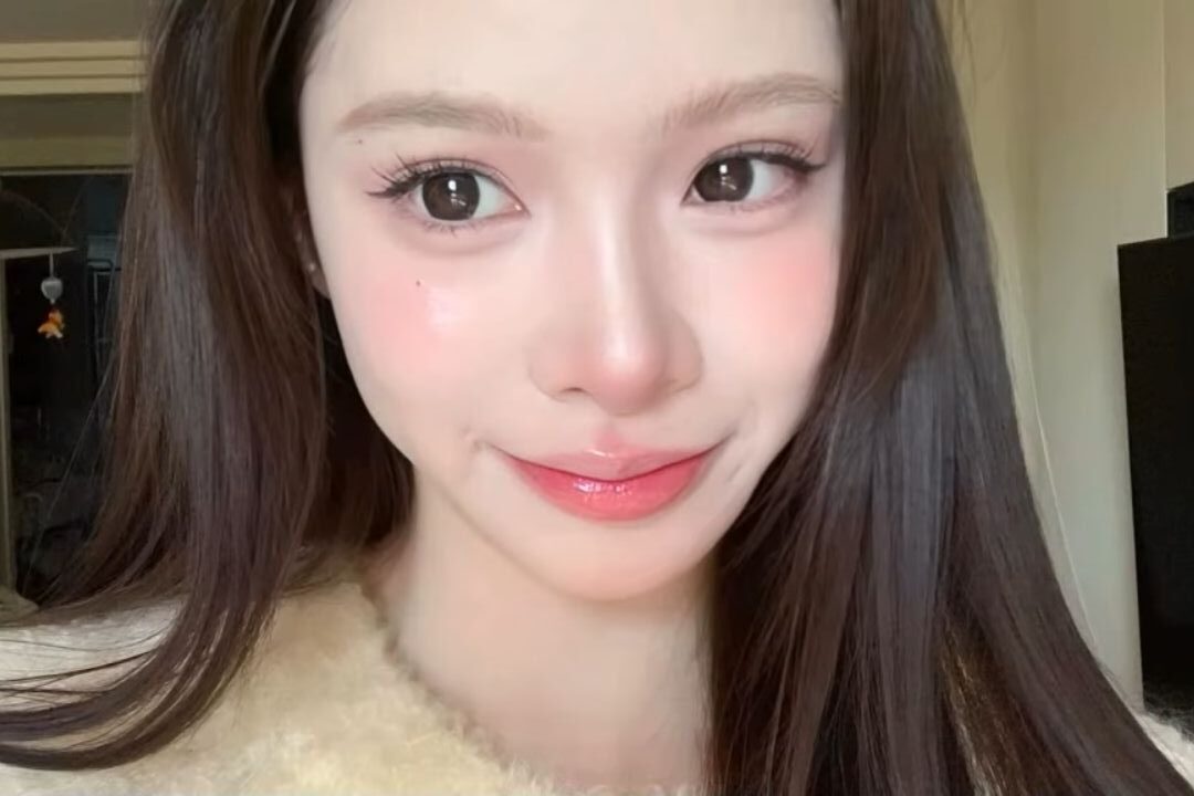 Phun mí và make-up: Cách kết hợp để không bị “quá tay” 2 36f969cd923608e3981f696189811c81 e1759413374362