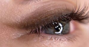 Phun mí màu nâu có hợp với da ngăm?