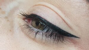 Phun mí có thể thay thế eyeliner cat-eye không?