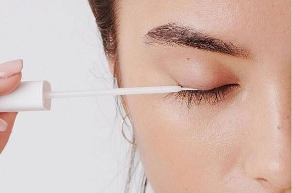Khi nào nên bắt đầu dùng dưỡng chất giữ màu mí? 4 Khi nào nên bắt đầu dùng dưỡng chất giữ màu mí?