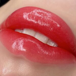 Vì sao phụ nữ thay đổi vận khi phun môi đỏ đất?