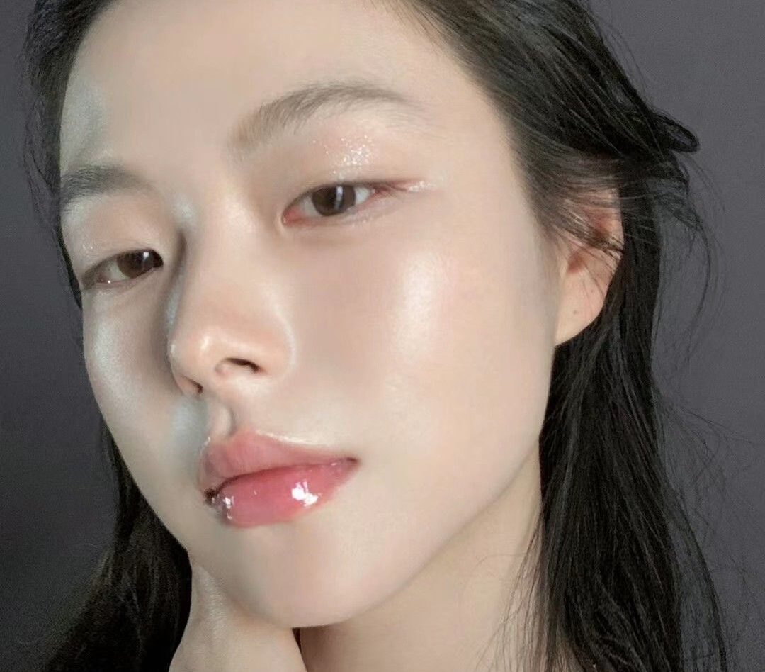 Nên chọn phun mí cong hay phun mí ngang cho khuôn mặt góc cạnh? 1 Nên chọn phun mí cong hay phun mí ngang cho khuôn mặt góc cạnh?