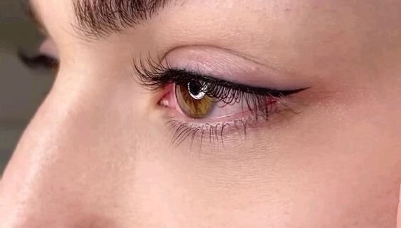 Dáng phun mí cong nhẹ – biểu tượng của sự khéo léo