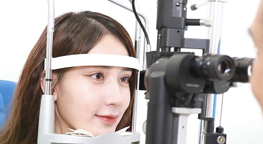 Mí phun có ảnh hưởng với việc đo khám mắt không? 4 Mí phun có ảnh hưởng với việc đo khám mắt không?