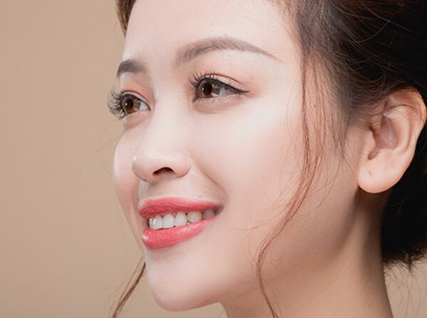 Phun mí và điều trị quầng thâm bằng laser – nên kết hợp hay hạn chế? 1 Phun mi 1 1 e1760703932127